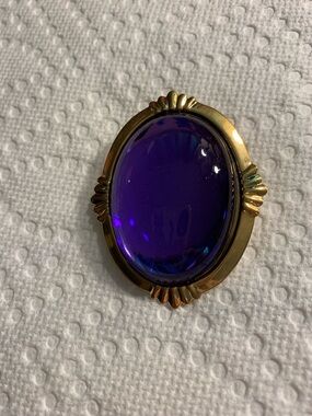 Vintage Gold-Tone Brooch with Deep Purple Cabochon